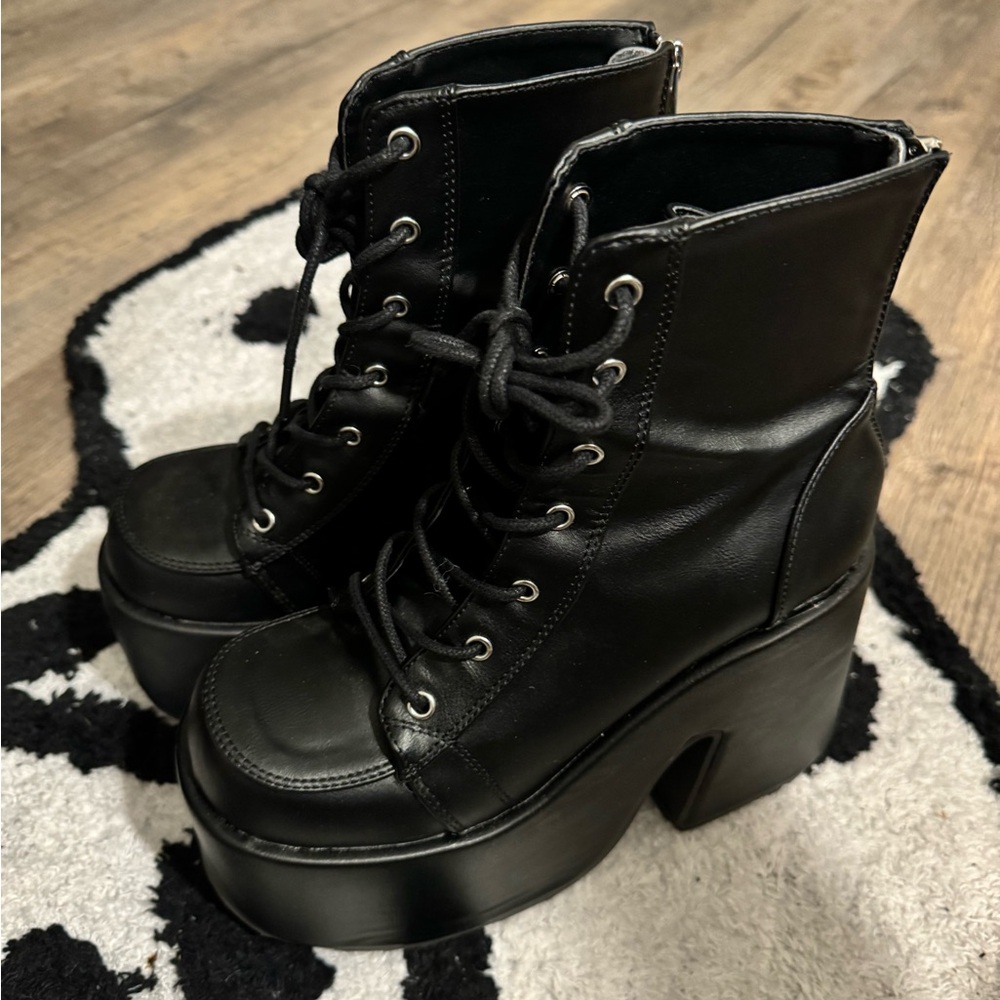 Demonia Camel 203 Boots
